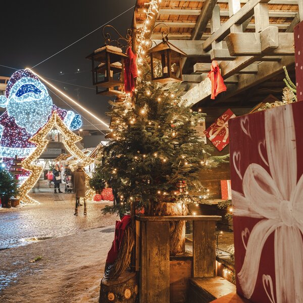 mercatini di Natale | © Patricia Ramirez - Archivio Immagini ApT Val di Fassa Luminarie ai Mercatini di Natale della Val di Fassa | © Patricia Ramirez - Archivio Immagini ApT Val di Fassa