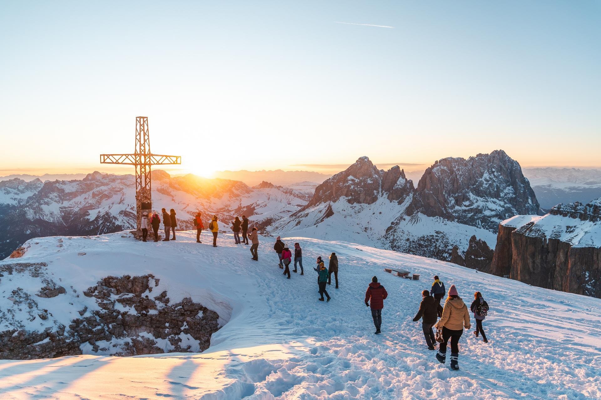Enrosadira Time al Sass Pordoi | © Archivio Immagini ApT Val di Fassa - Patricia Ramirez Tramonto vista Sella e Sasslungo dal Sass Pordoi in Val di Fassa | © Archivio Immagini ApT Val di Fassa - Patricia Ramirez