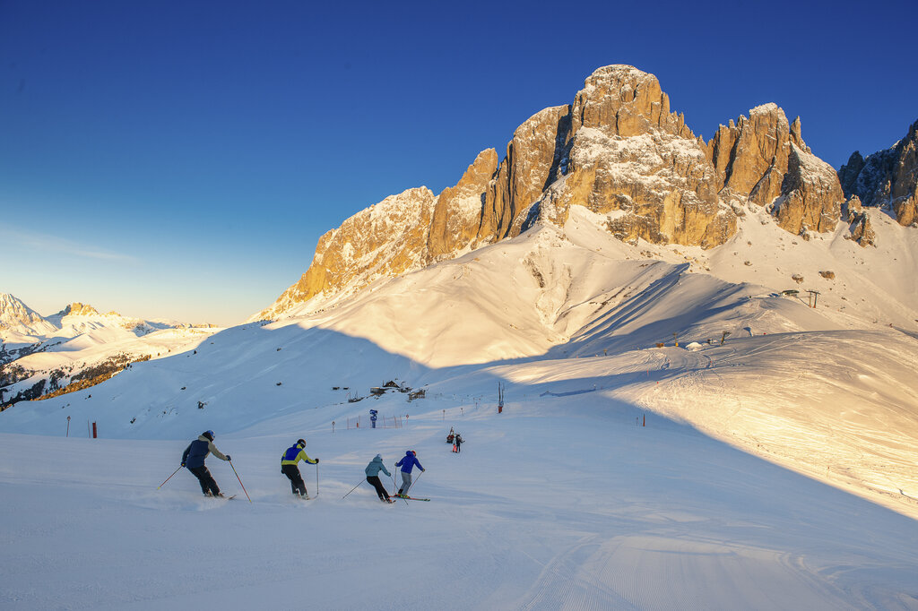 Sci all'alba Sci all'alba in Val di Fassa