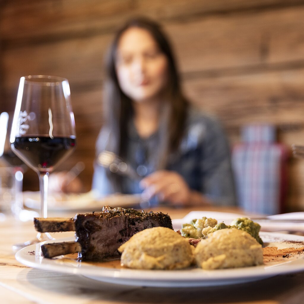 Pranzo in rifugio | © Federico Modica - Archivio Immagini ApT Val di Fassa Pranzo tipico in un rifugio in Val di Fassa | © Federico Modica - Archivio Immagini ApT Val di Fassa