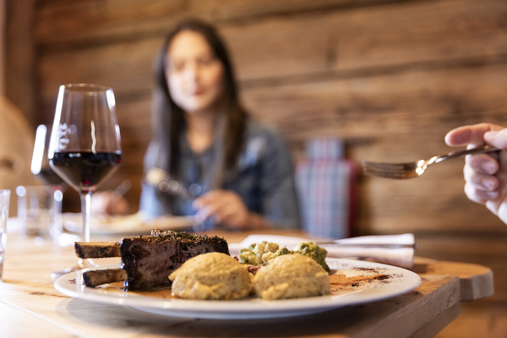 Pranzo in rifugio Pranzo tipico in un rifugio in Val di Fassa