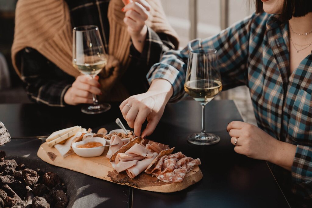 Tagliere di prodotti tipici della Val di Fassa Tagliere con affettati e formaggi tipici della Val di Fassa