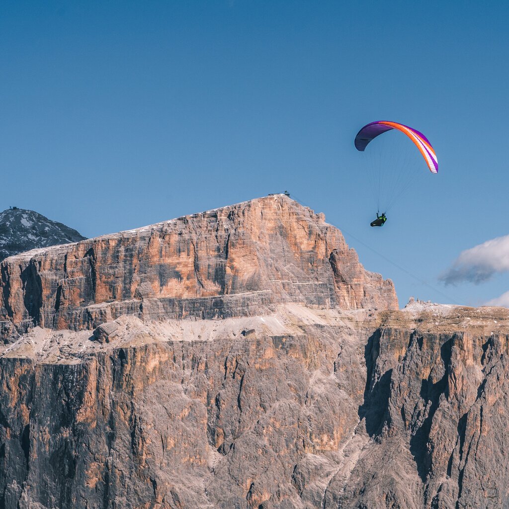 Parapendio in Val di Fassa | © Patricia Ramirez - Archivio Immagini ApT Val di Fassa Parapendio in Val di Fassa | © Patricia Ramirez - Archivio Immagini ApT Val di Fassa