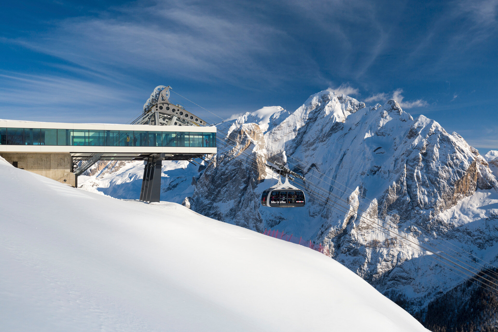 Funifor Alba - Col dei Rossi | © Archivio immagini ApT Val di Fassa - Nicolò Miana Stazione a monte dell'impianto funifor Alba - Col dei Rossi - Skiarea Belvedere | © Archivio immagini ApT Val di Fassa - Nicolò Miana