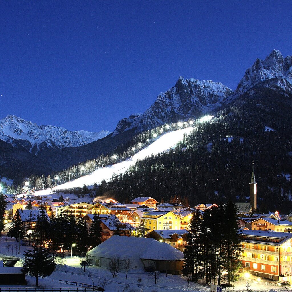 Pista Aloch | © Robert Bernard - Archivio Immagini ApT Val di Fassa Visuale notturna della pista Aloch a Pozza di Fassa | © Robert Bernard - Archivio Immagini ApT Val di Fassa