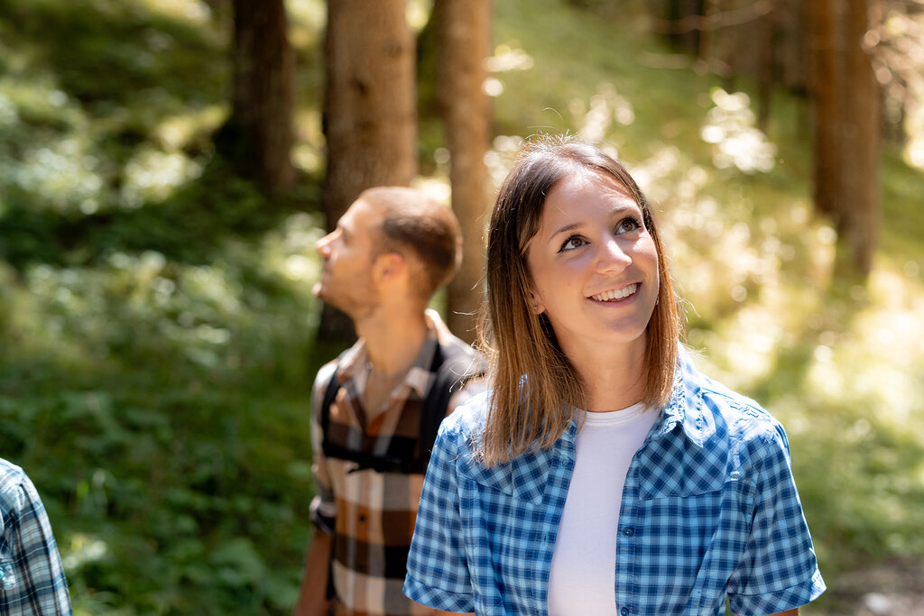 Benessere nei boschi della Val di Fassa Camminata nei boschi autunnali della Val di Fassa