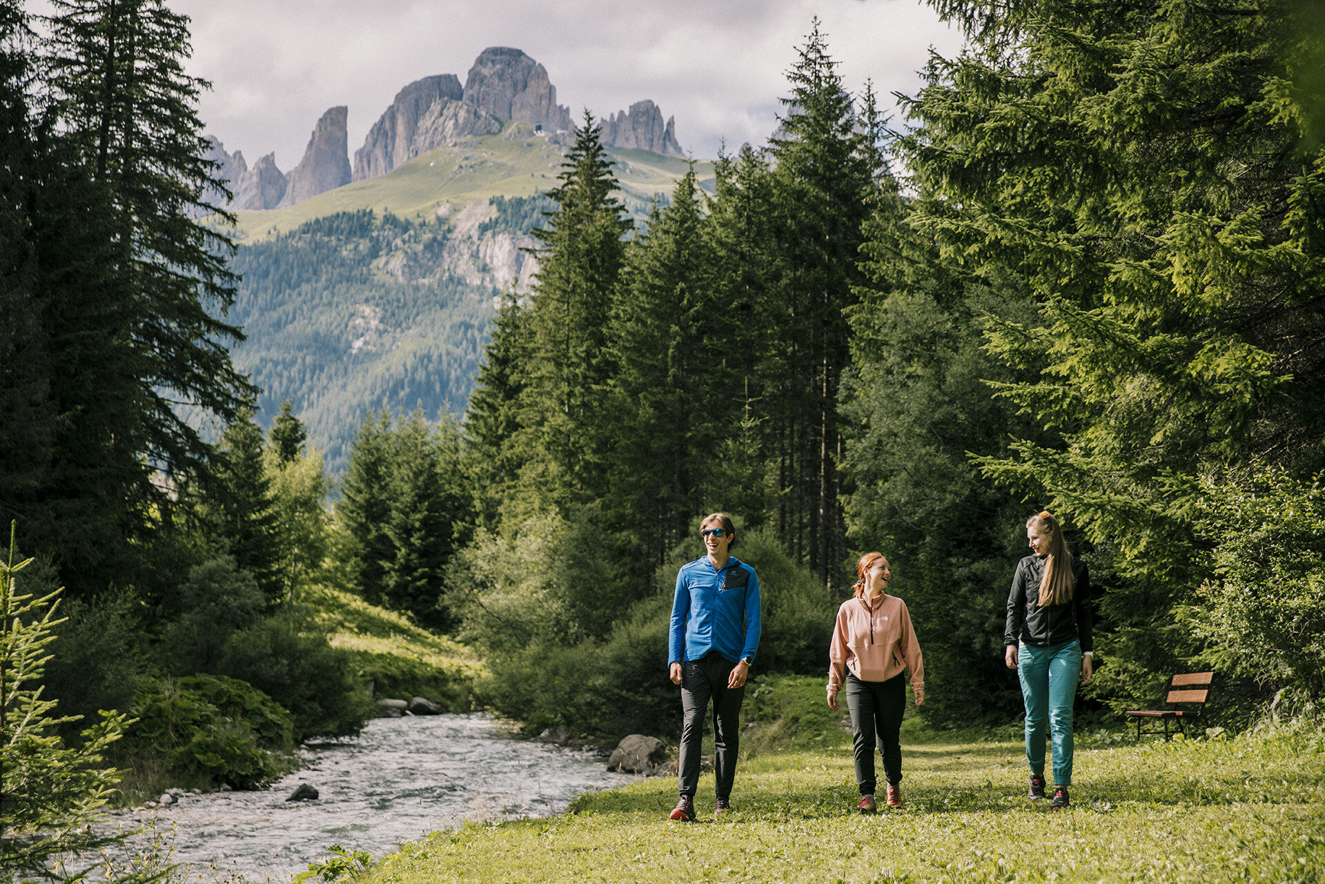 Passeggiata ad Alba | © Federico Modica - Archivio Immagini ApT Val di Fassa Passeggiata lungo il fiume Avisio ad Alba di Canazei in Val di Fassa | © Federico Modica - Archivio Immagini ApT Val di Fassa
