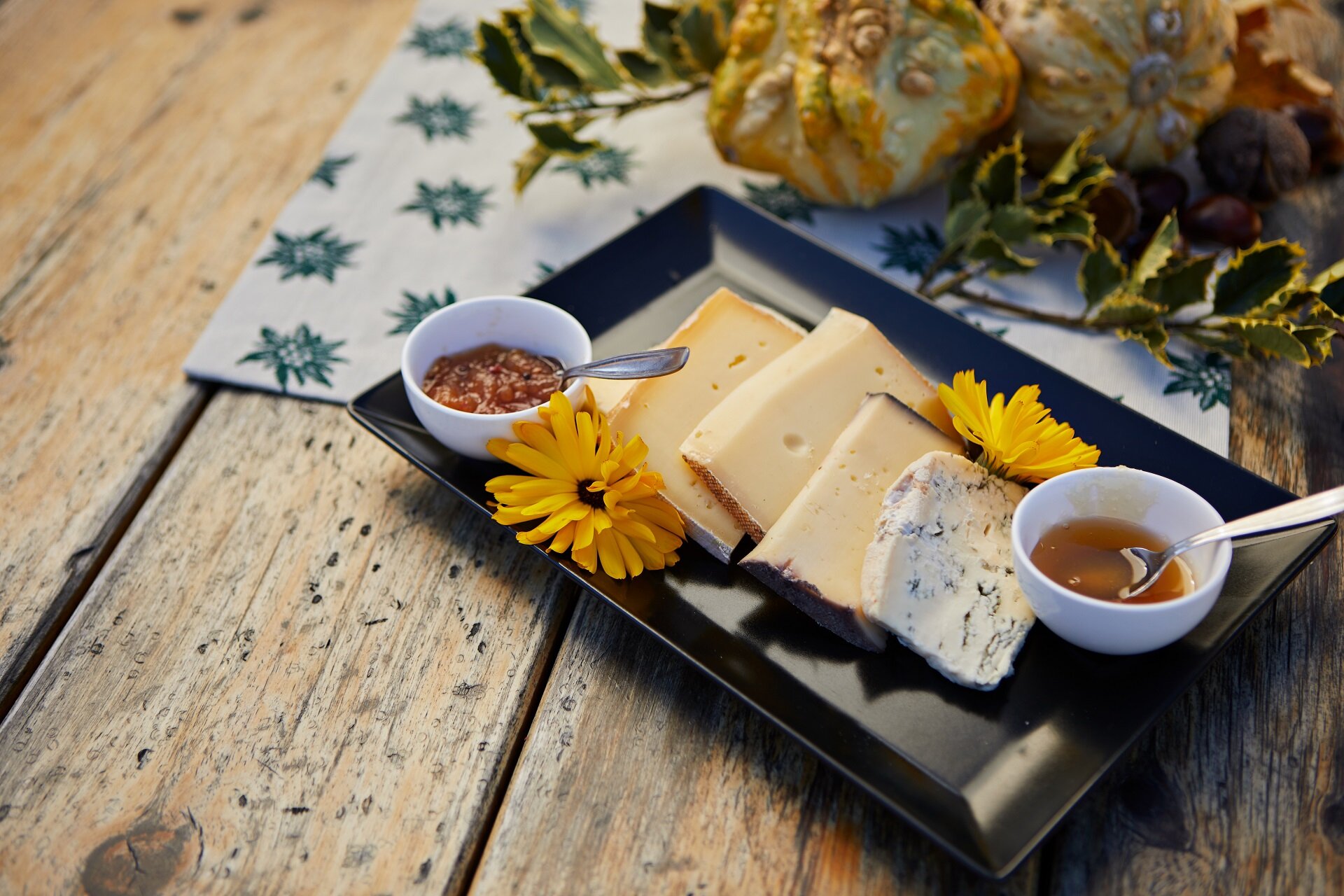 Tagliere di formaggi | © Fulvio Maiani Coolpixel - Archivio Immagini APT Val di Fassa Tagliere di formaggi tipici in Val di Fassa | © Fulvio Maiani Coolpixel - Archivio Immagini APT Val di Fassa