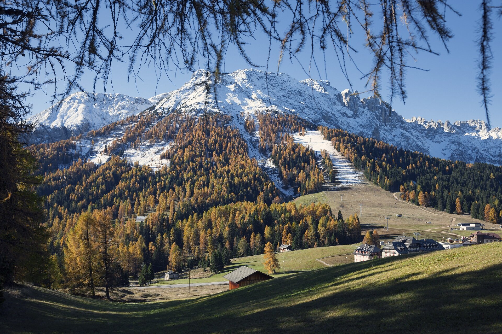 Vista autunnale del Latemar dal Passo Costalunga in Val di Fassa | © Nicola Angeli - Archivio Immagini ApT Val di Fassa