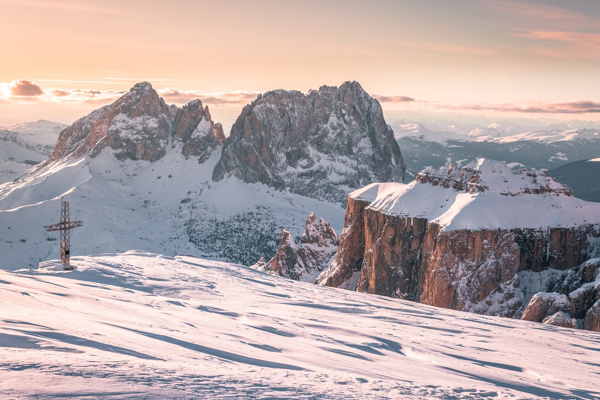 Paesaggio dal Pordoi | © Patricia Ramirez - Archivio Immagini ApT Val di Fassa Paesaggio invernale al tramonto dal Sass Pordoi in Val di Fassa | © Patricia Ramirez - Archivio Immagini ApT Val di Fassa