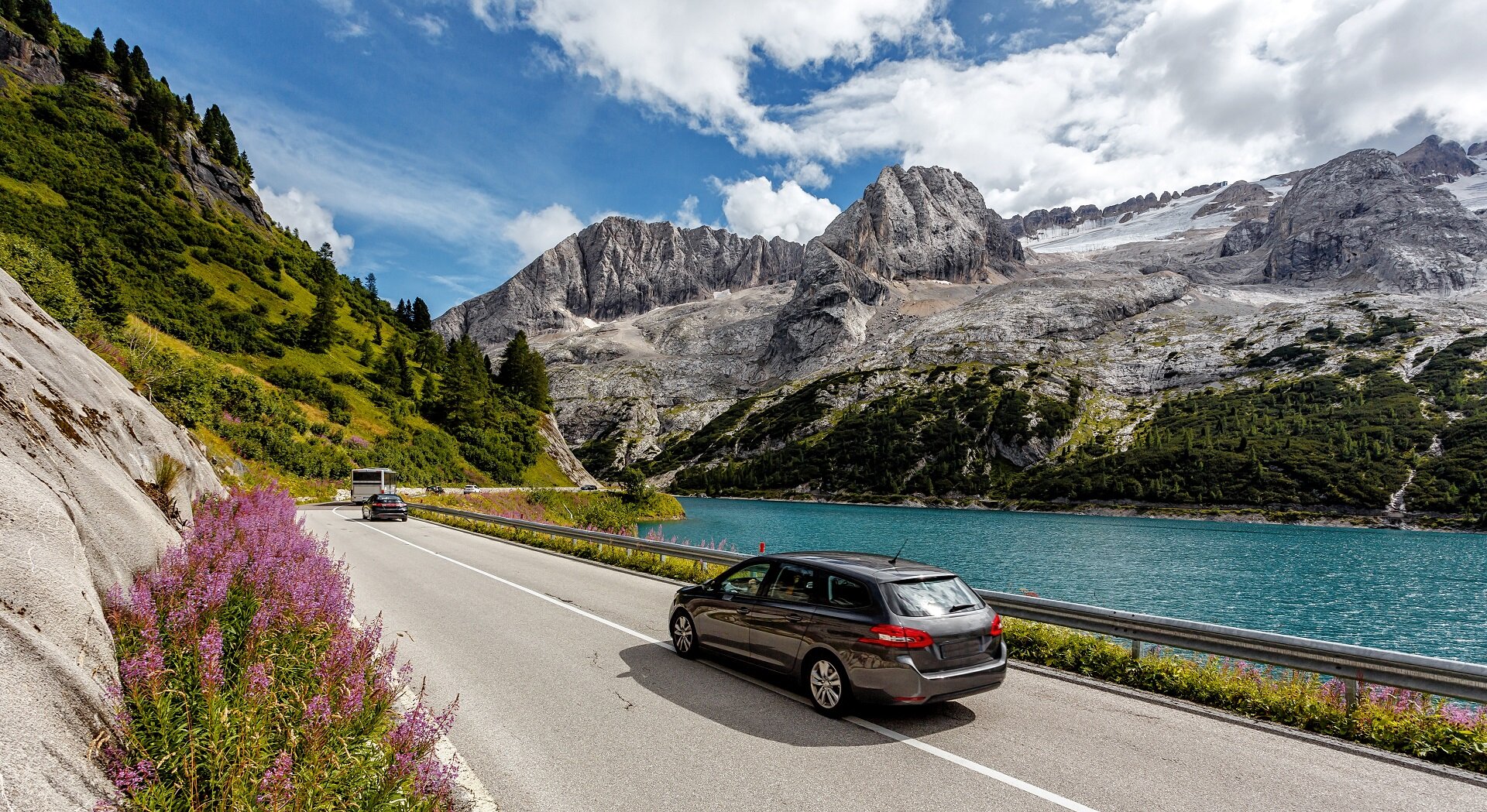 Auto lago di Fedaia | © Archivio Immagini ApT Val di Fassa Auto lago di Fedaia | © Archivio Immagini ApT Val di Fassa