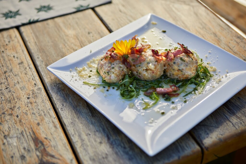 Canederli Piatto di canederli in autunno in Val di Fassa