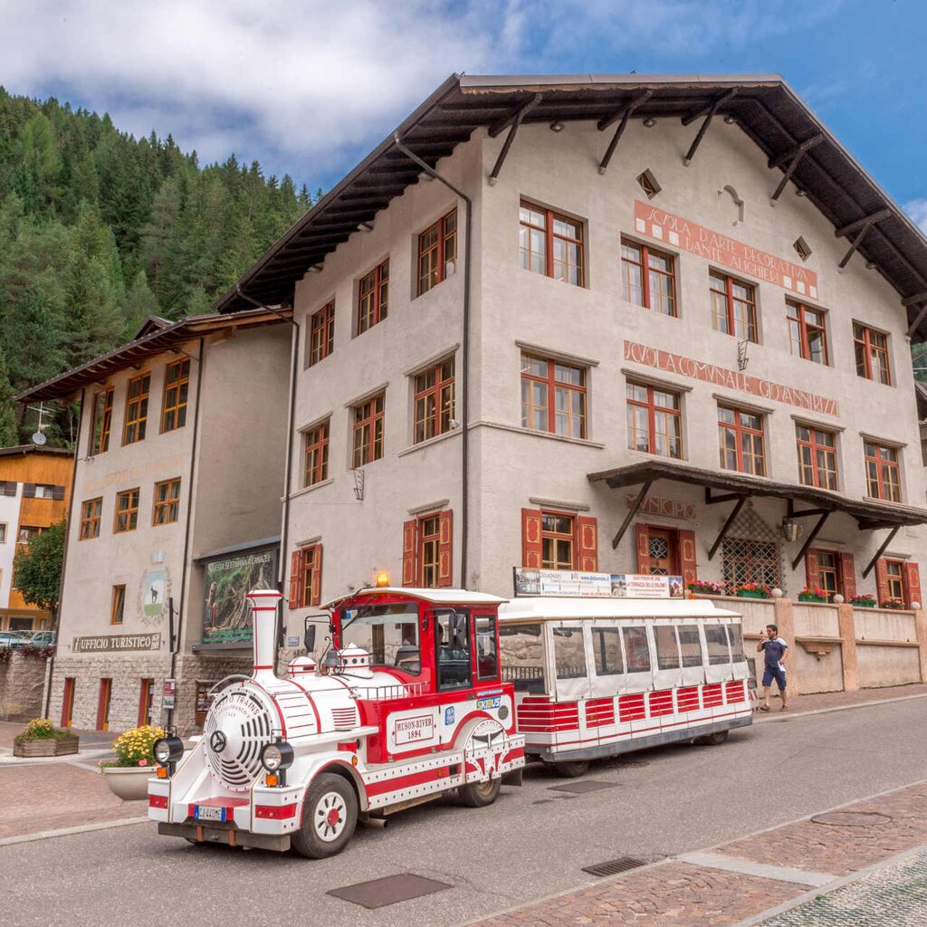 Shuttles And Tourist Trains Shuttles And Tourist Trains